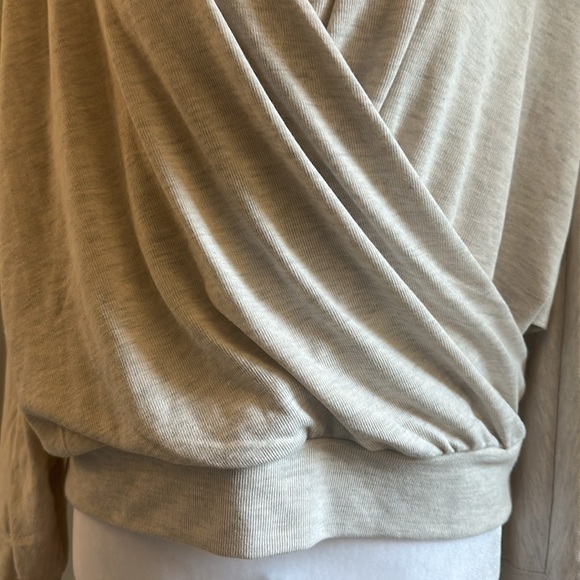 For The Republic Wrap Top in Gray, Sz M - Picture 6 of 8